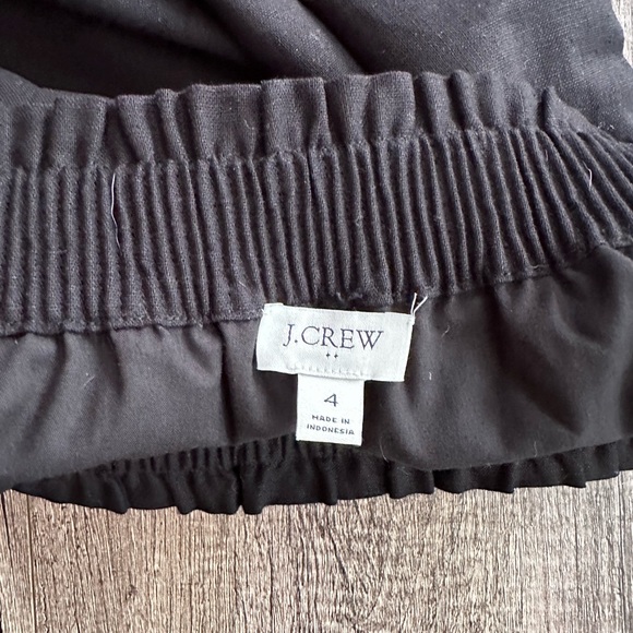 J. Crew Factory black scalloped skirt. Size 4. Never worn! - Picture 2 of 4